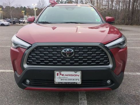 Used 2023 Toyota Corolla Cross XLE image 9