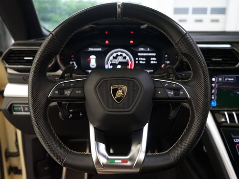 Used 2019 Lamborghini Urus AWD/4WD image 12