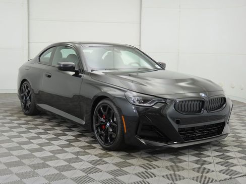 Used 2025 BMW 230i Coupe w/ M Sport Package RWD image 4