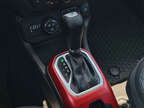 Used 2018 Jeep Renegade Trailhawk AWD/4WD image 16