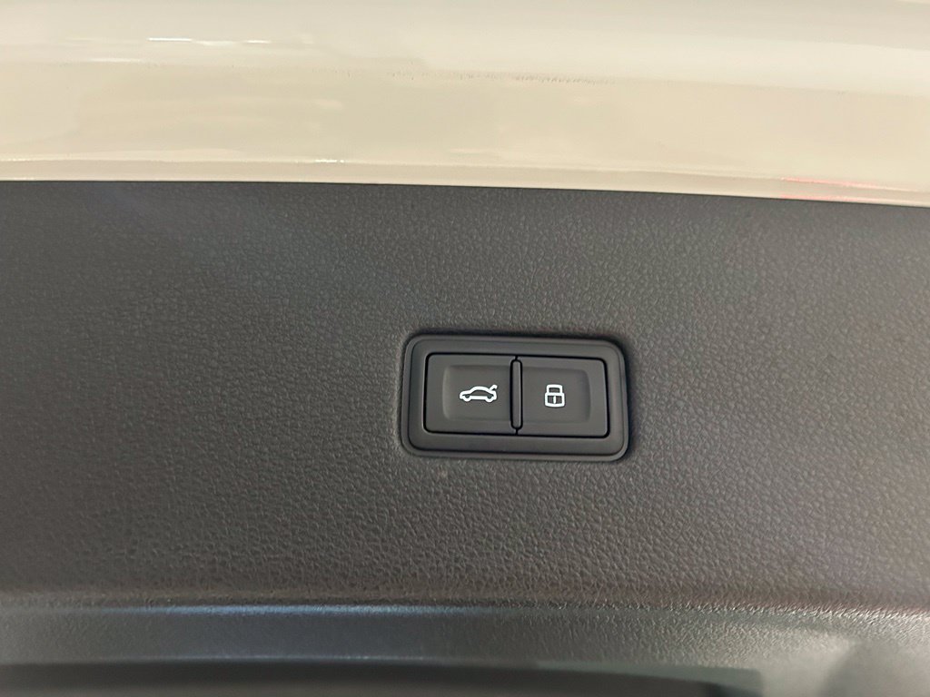 Used 2022 Audi Q8 Premium Plus AWD/4WD image 30