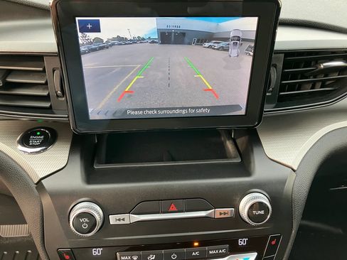 Used 2020 Ford Explorer XLT w/ Comfort Package AWD/4WD image 12