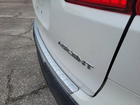 Used 2021 Subaru Ascent Premium w/ Convenience Package AWD/4WD image 8