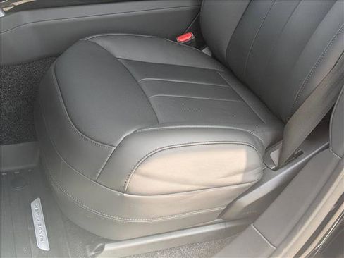 New 2025 Land Rover Range Rover SE image 4