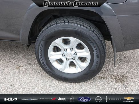 Used 2018 Toyota 4Runner SR5 image 4