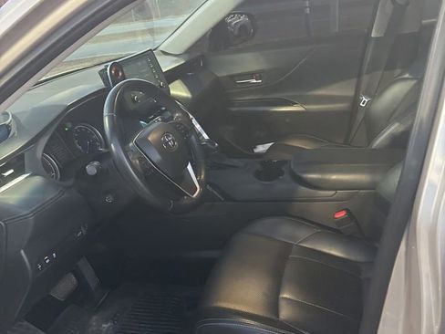 Used 2021 Toyota Venza LE image 17