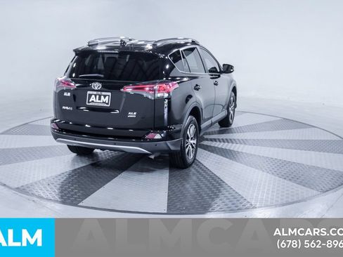 Used 2018 Toyota RAV4 XLE AWD/4WD image 9