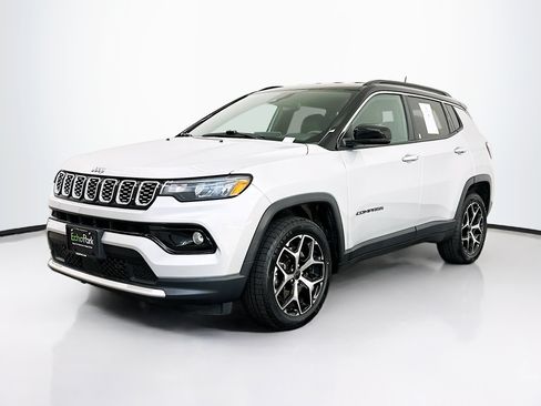 Used 2025 Jeep Compass Limited AWD/4WD image 3