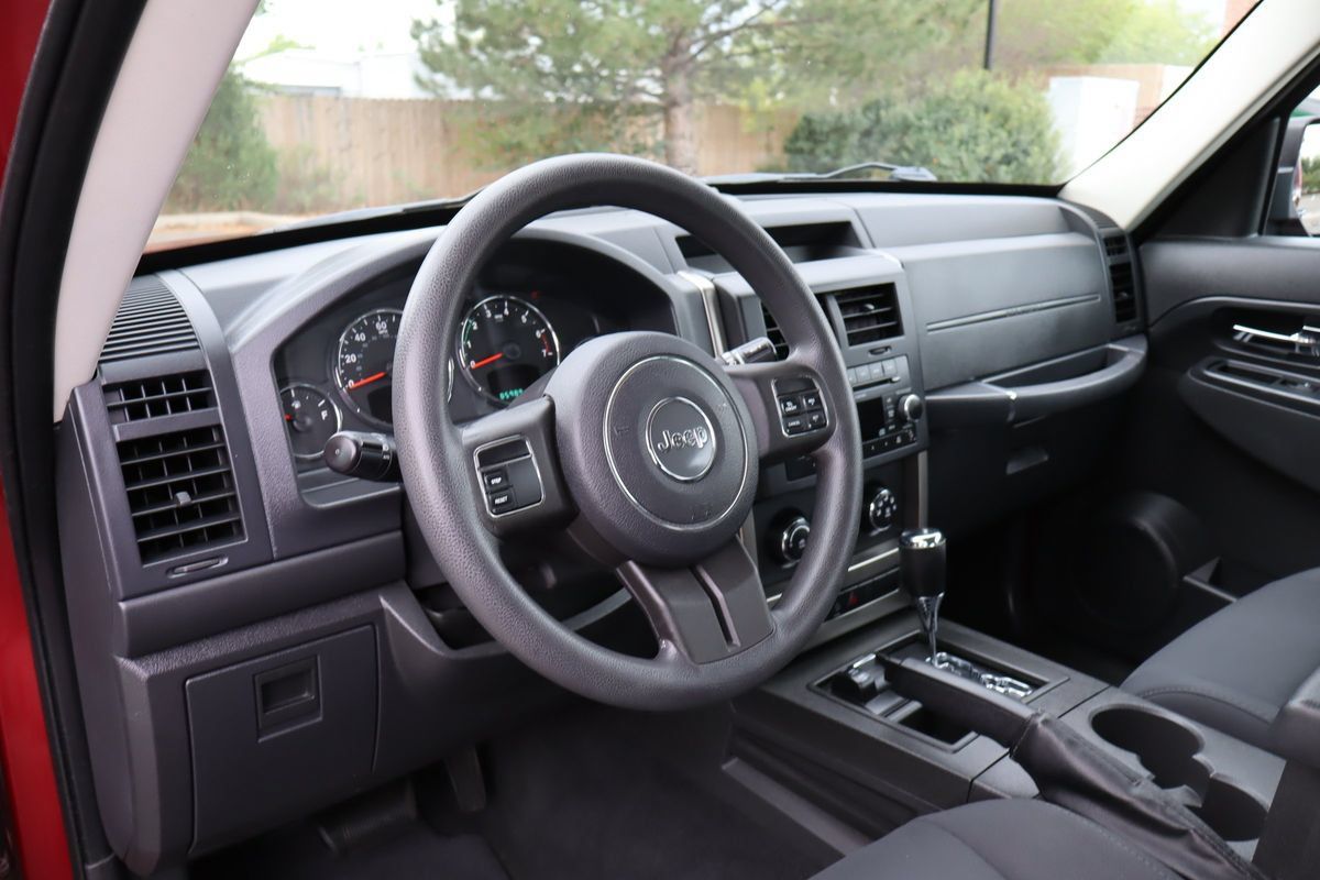Used 2012 Jeep Liberty Sport w/ Driver Convenience Group AWD/4WD image 17