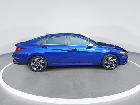Certified 2025 Hyundai Elantra SEL FWD image 4