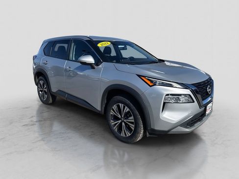 Used 2022 Nissan Rogue SV image 9