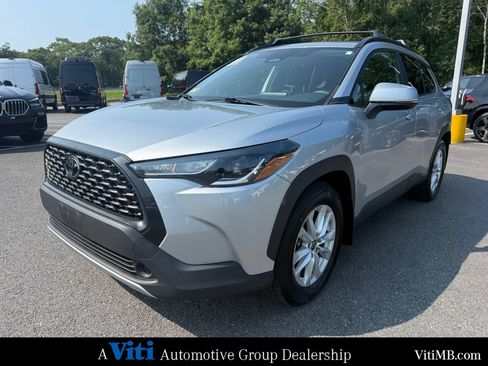 Used 2023 Toyota Corolla Cross LE w/ Moonroof Package AWD/4WD image 4