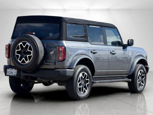 Used 2022 Ford Bronco Outer Banks image 3