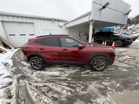 Used 2024 Chevrolet Trax LT w/ Driver Confidence Package image 6