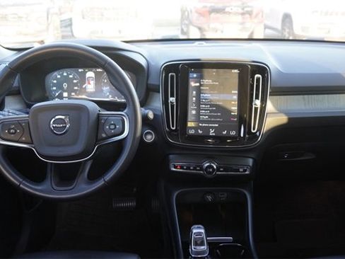 Used 2021 Volvo XC40 T5 Inscription w/ Advanced Package image 15