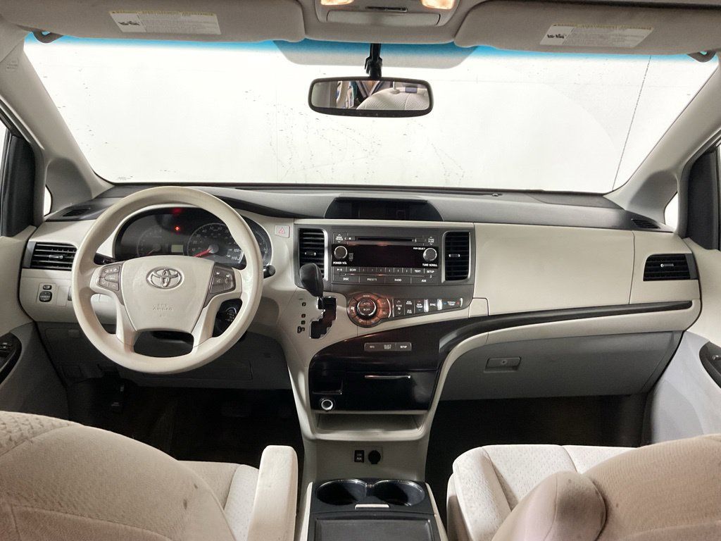 Used 2013 Toyota Sienna LE w/ Towing Pkg FWD image 21
