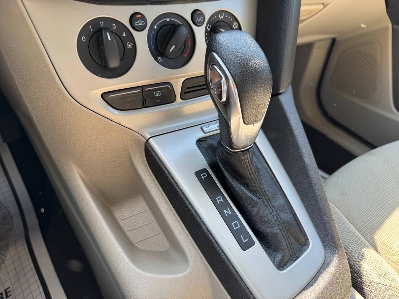 Used 2014 Ford Focus SE FWD image 17