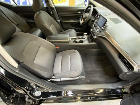 Used 2025 Nissan Altima 2.5 SV FWD image 24