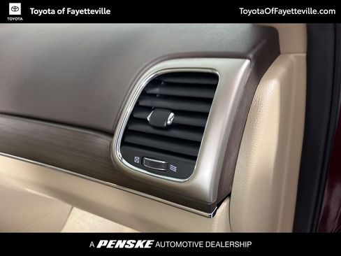Used 2017 Jeep Grand Cherokee Overland AWD/4WD image 21