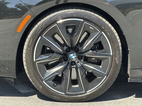 Used 2023 BMW i7 xDrive60 w/ Executive Package 2 AWD/4WD image 36