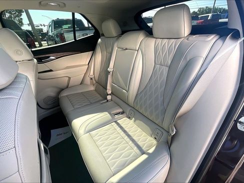 Used 2022 Buick Envision Avenir w/ Premium Seat Package FWD image 24