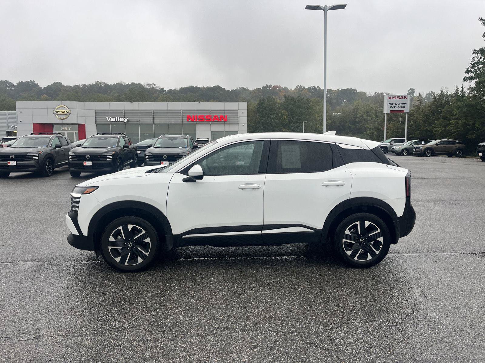 Certified 2025 Nissan Kicks SV AWD/4WD image 4