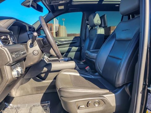 Used 2021 GMC Yukon Denali image 9