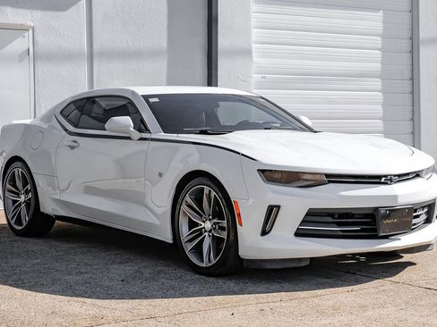 Used 2016 Chevrolet Camaro LT image 10