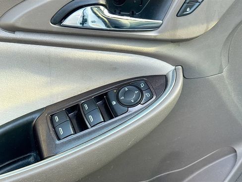 Used 2022 Chevrolet Malibu LT FWD image 19