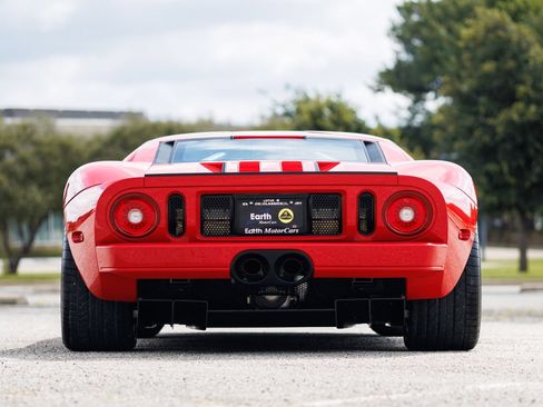 Used 2005 Ford GT RWD image 12