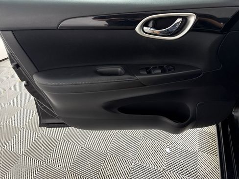 Used 2019 Nissan Sentra SV w/ Special Edition Package FWD image 10