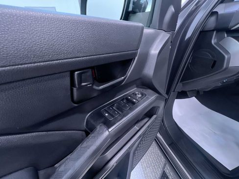 Used 2025 Toyota Tacoma SR5 AWD/4WD image 12