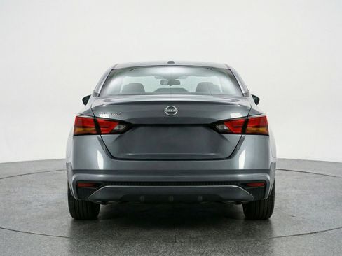 Used 2025 Nissan Altima 2.5 SV FWD image 7