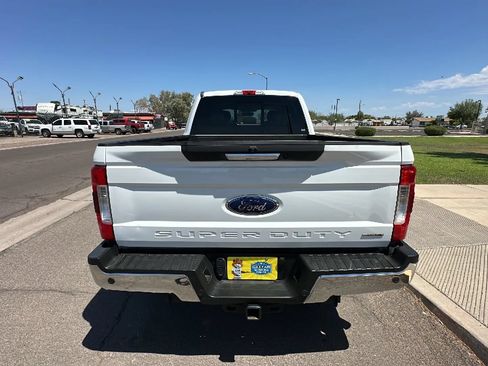 Used 2018 Ford F250 Lariat w/ Lariat Value Package RWD image 3