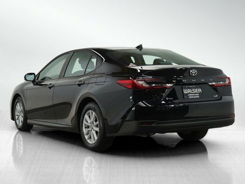 Used 2025 Toyota Camry LE image 3