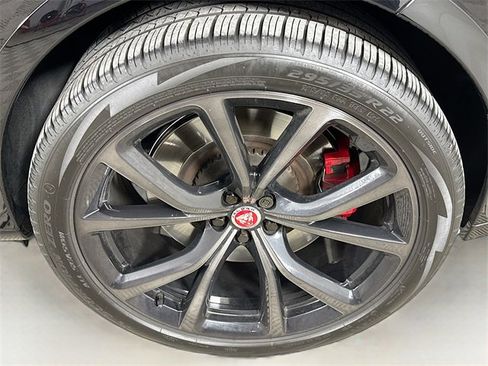 Used 2024 Jaguar F-PACE SVR image 33