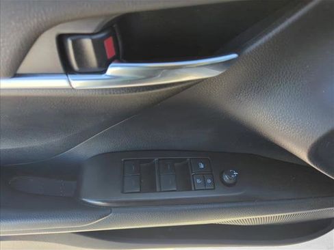 Used 2024 Toyota Camry SE image 11