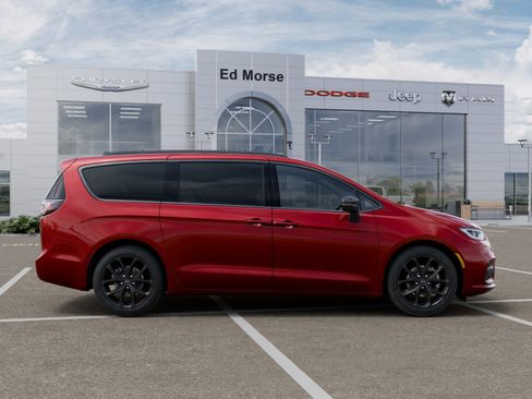 New 2026 Chrysler Pacifica Select w/ S Appearance Package image 21