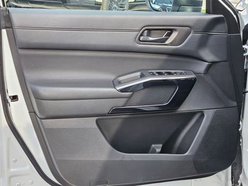 Used 2024 Nissan Pathfinder SV image 20