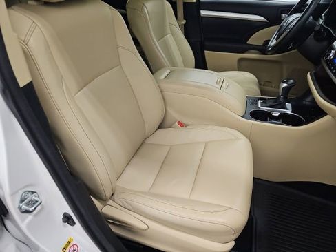 Used 2014 Toyota Highlander XLE image 41