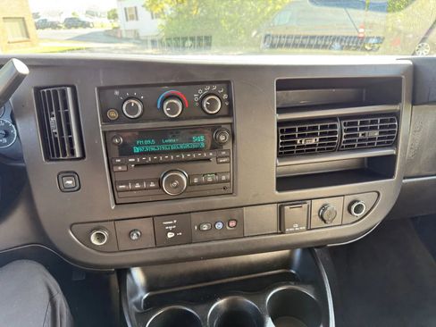 Used 2015 GMC Savana 3500 LT w/ LT Preferred Equipment Group RWD image 21