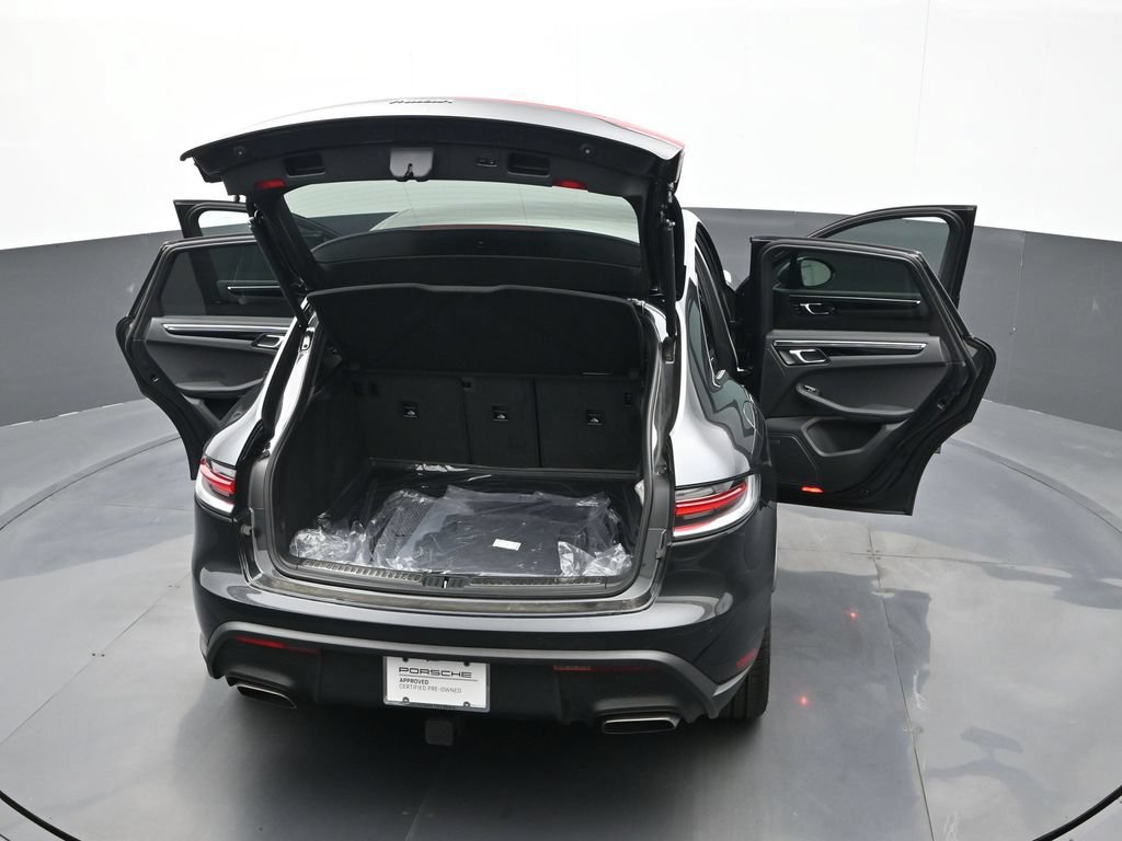 Certified 2025 Porsche Macan AWD/4WD image 27