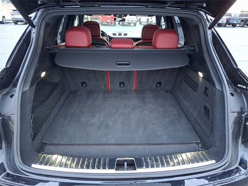 Used 2022 Porsche Cayenne S image 27