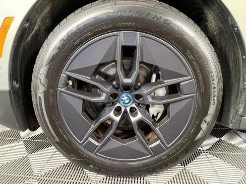 Used 2024 BMW iX xDrive50 AWD/4WD image 17