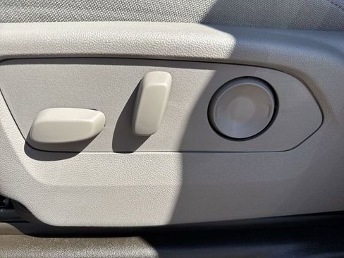 New 2026 GMC Sierra 1500 SLE w/ Preferred Package AWD/4WD image 12