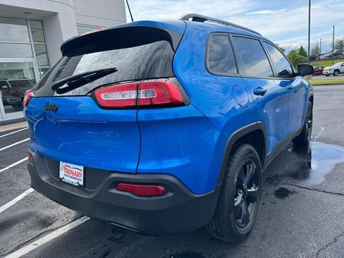 Used 2018 Jeep Cherokee Latitude w/ Altitude Package AWD/4WD image 3