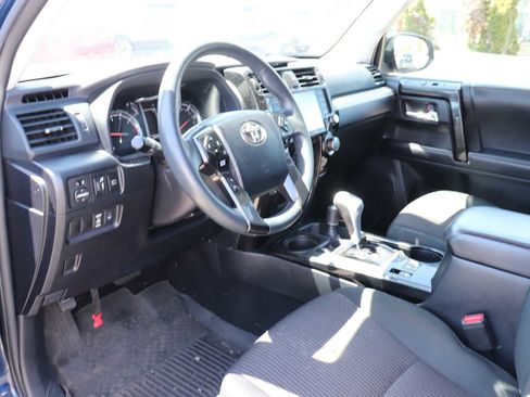 Used 2022 Toyota 4Runner TRD Off-Road AWD/4WD image 10
