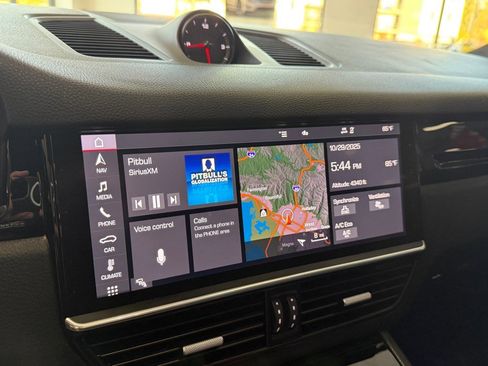 Used 2020 Porsche Cayenne AWD image 45