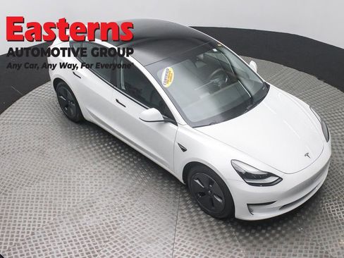 Used 2023 Tesla Model 3 Standard Range image 3