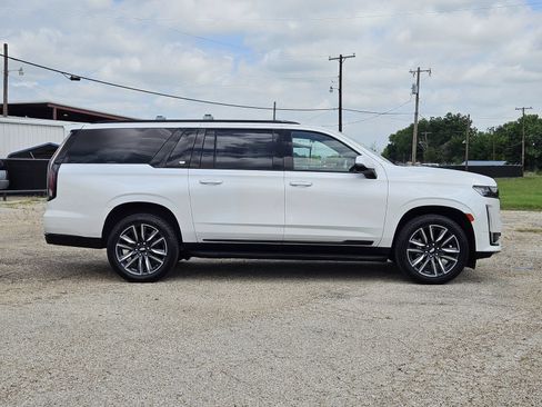 Used 2023 Cadillac Escalade ESV Sport w/ Heavy-Duty Trailer Package AWD/4WD image 7